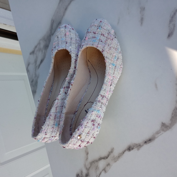 Life Stride Shoes - White and Pink Flats with Geometric Pattern